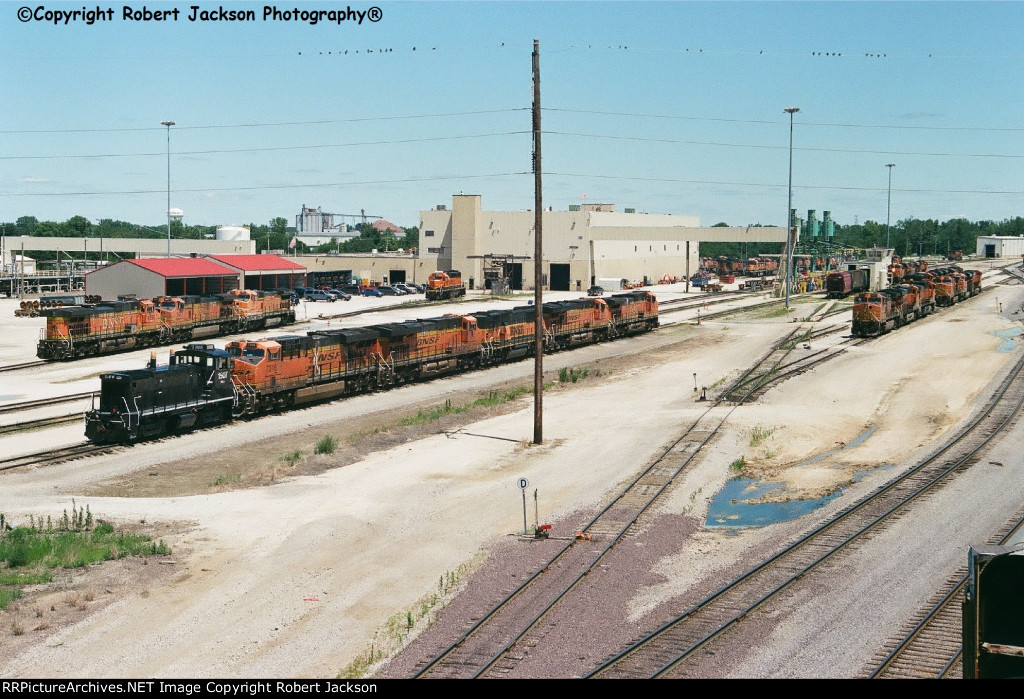 "Galesbridge" view of BNSF yard